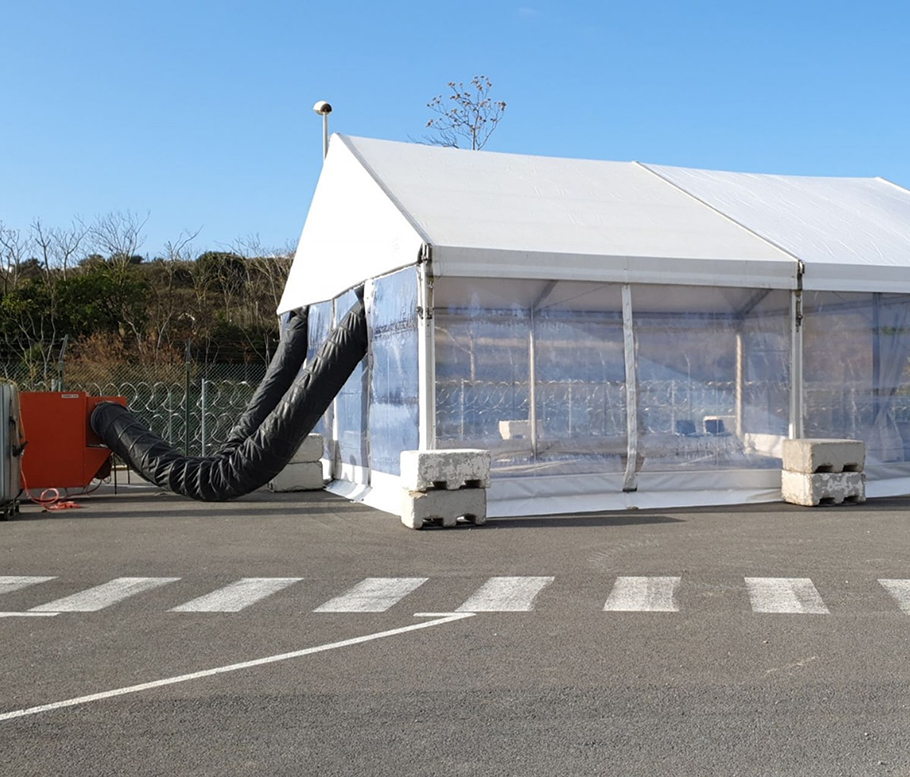 Location de chapiteaux longue durée dans le département du Gard, afin d’augmenter votre surface de vente